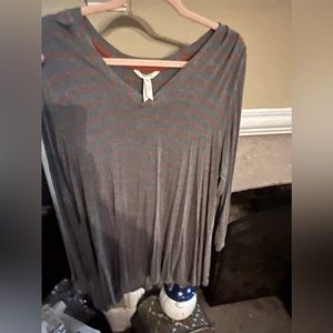 Matilda have Grey with orange stripe shirt xl